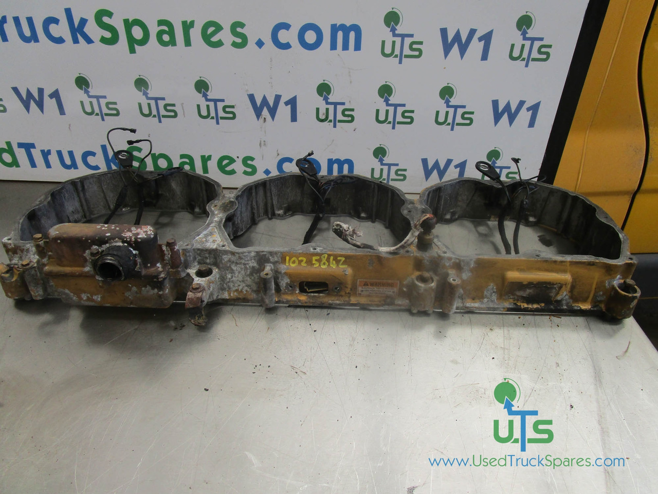 CAT C10 / C12 ROCKER HOUSING COMPLETE WITH INJECTOR HARNESS - Engine and parts for Truck: picture 1 CAT C10 / C12 ROCKER HOUSING COMPLETE WITH INJECTOR HARNESS - Engine and parts for Truck: picture 1