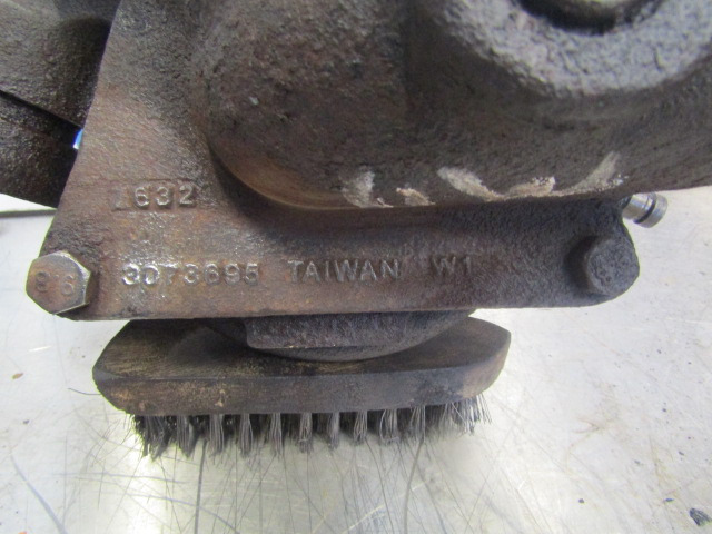 CUMMINS M11 WATER PUMP P/NO 3073695 - Engine and parts for Truck: picture 3 CUMMINS M11 WATER PUMP P/NO 3073695 - Engine and parts for Truck: picture 3