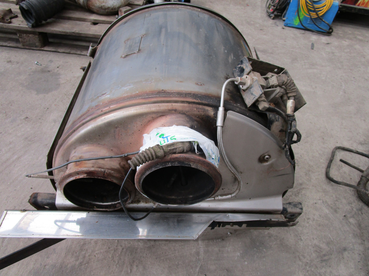 DAF CF 75/85 DPF CAT EXHAUST P/NO 1691063-C1/23985 - Exhaust system for Truck: picture 2 DAF CF 75/85 DPF CAT EXHAUST P/NO 1691063-C1/23985 - Exhaust system for Truck: picture 2