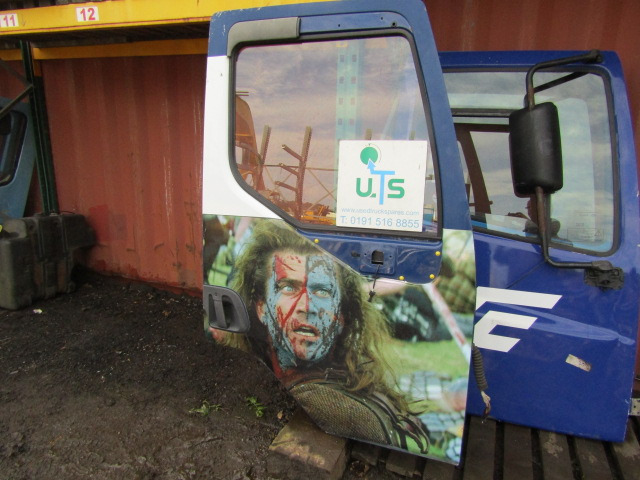 DAF LF 45/55 OFFSIDE (DRIVER) COMPLETE DOOR - Cab and interior for Truck: picture 2 DAF LF 45/55 OFFSIDE (DRIVER) COMPLETE DOOR - Cab and interior for Truck: picture 2