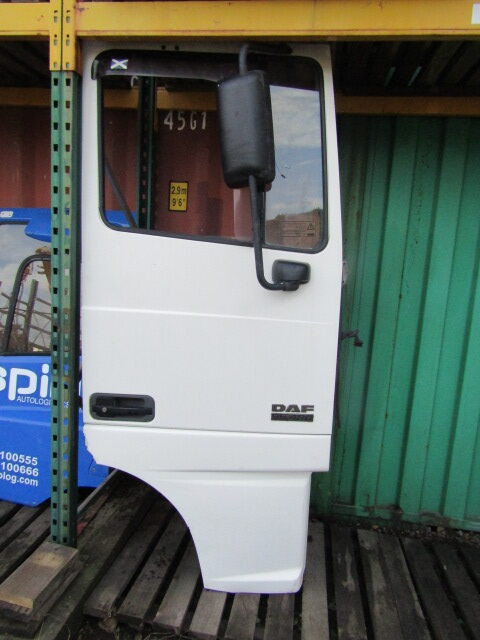 DAF XF 95 OFF/SIDE(DRIVERS) COMPLETE DOOR - Cab and interior for Truck: picture 3 DAF XF 95 OFF/SIDE(DRIVERS) COMPLETE DOOR - Cab and interior for Truck: picture 3