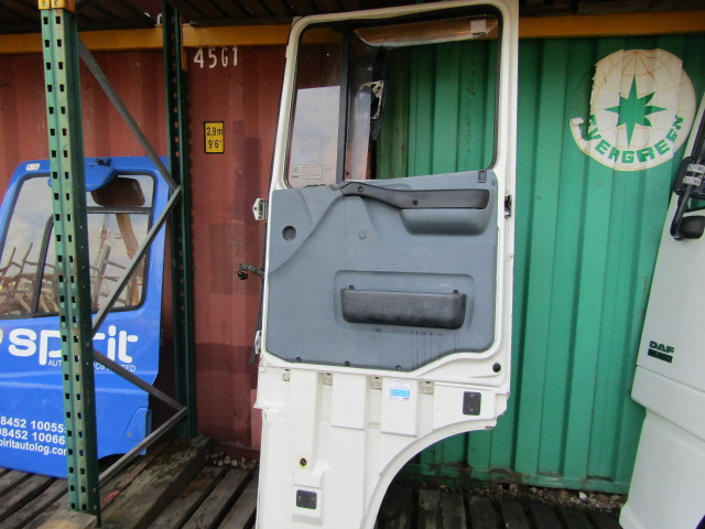 DAF XF 95 OFF/SIDE(DRIVERS) COMPLETE DOOR - Cab and interior for Truck: picture 2 DAF XF 95 OFF/SIDE(DRIVERS) COMPLETE DOOR - Cab and interior for Truck: picture 2