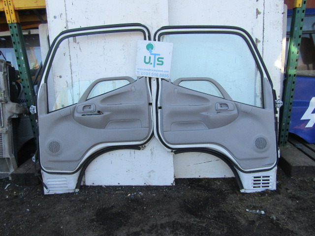 HINO 300 SERIES COMPLETE DOORS - Cab and interior for Truck: picture 2 HINO 300 SERIES COMPLETE DOORS - Cab and interior for Truck: picture 2