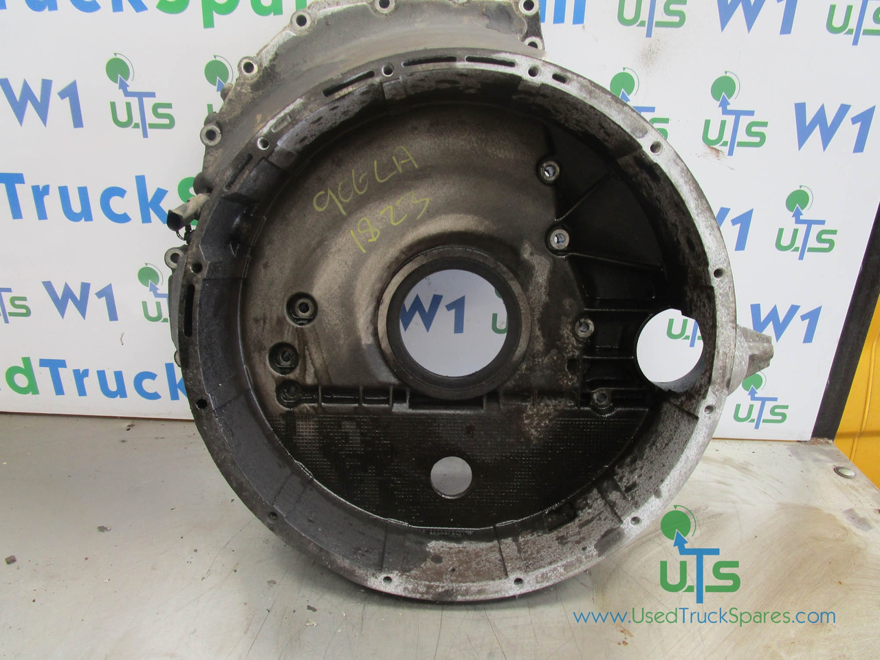 MERCEDES 1323/1823/2528 OM906 FLYWHEEL BELLHOUSING - Flywheel for Truck: picture 1 MERCEDES 1323/1823/2528 OM906 FLYWHEEL BELLHOUSING - Flywheel for Truck: picture 1
