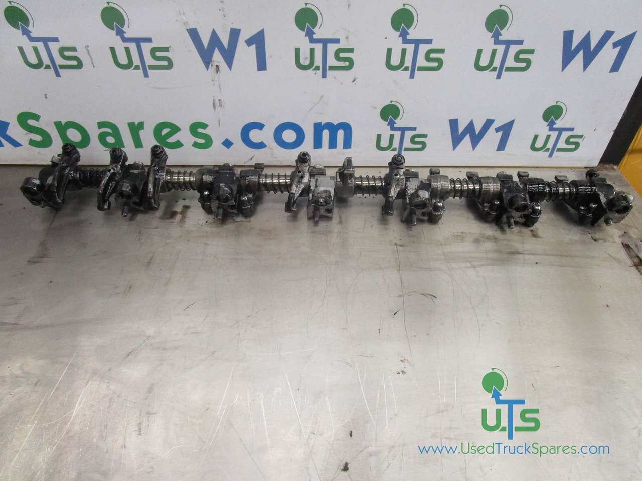 MERCEDES 1323/1823/2528 ROCKER SHAFT - Engine and parts for Truck: picture 1 MERCEDES 1323/1823/2528 ROCKER SHAFT - Engine and parts for Truck: picture 1