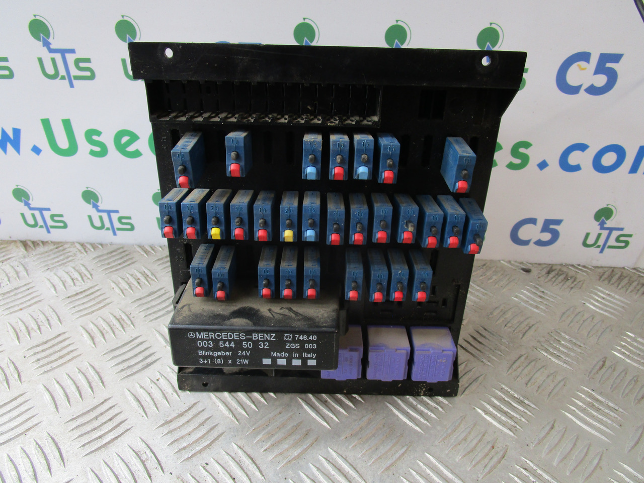 MERCEDES AXOR FUSE BOARD A0015433115 - Electrical system for Truck: picture 1 MERCEDES AXOR FUSE BOARD A0015433115 - Electrical system for Truck: picture 1