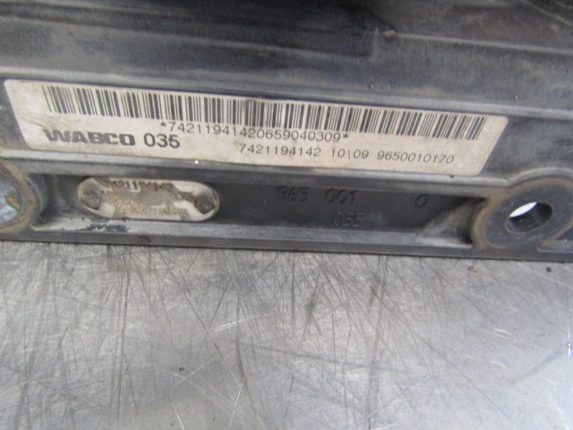 VOLVO FE BRAKE AND CLUTCH PEDAL BOX WABCO P/NO 7421194142 - Brake parts for Truck: picture 2 VOLVO FE BRAKE AND CLUTCH PEDAL BOX WABCO P/NO 7421194142 - Brake parts for Truck: picture 2