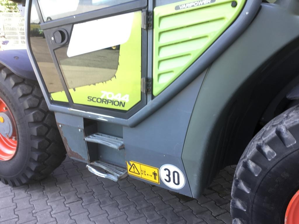 Loader CLAAS SCORPION 7044 VARIPOWER: picture 12