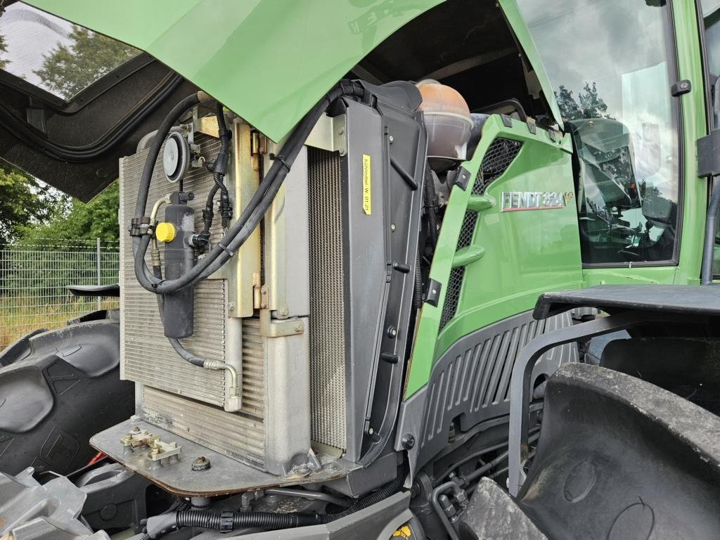 Fendt 824 Vario ProfiPlus - Farm tractor: picture 4 Fendt 824 Vario ProfiPlus - Farm tractor: picture 4