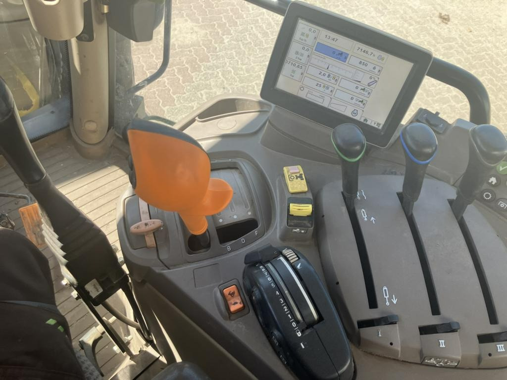 Farm tractor John Deere 6125R: picture 20