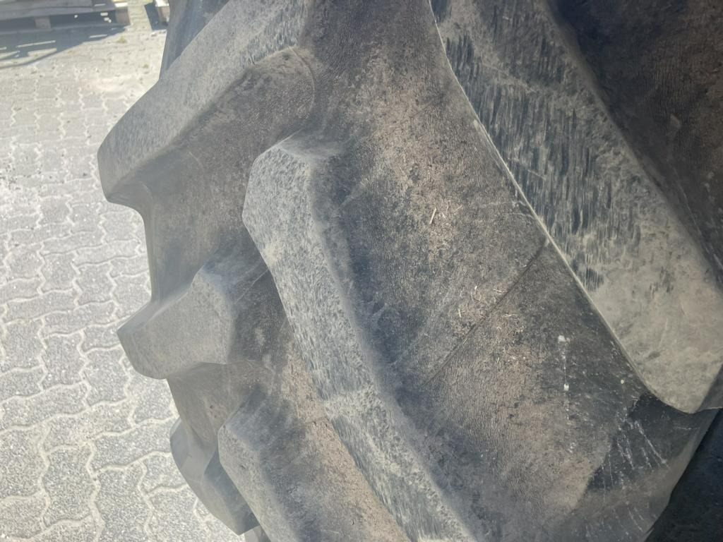 Farm tractor John Deere 6125R: picture 7