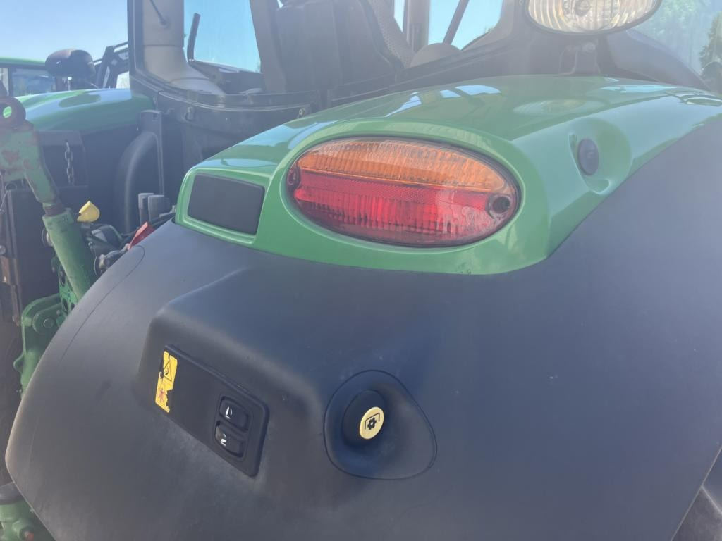 Farm tractor John Deere 6125R: picture 34