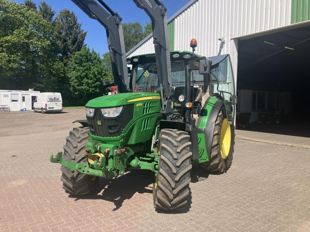 Farm tractor John Deere 6125R: picture 37