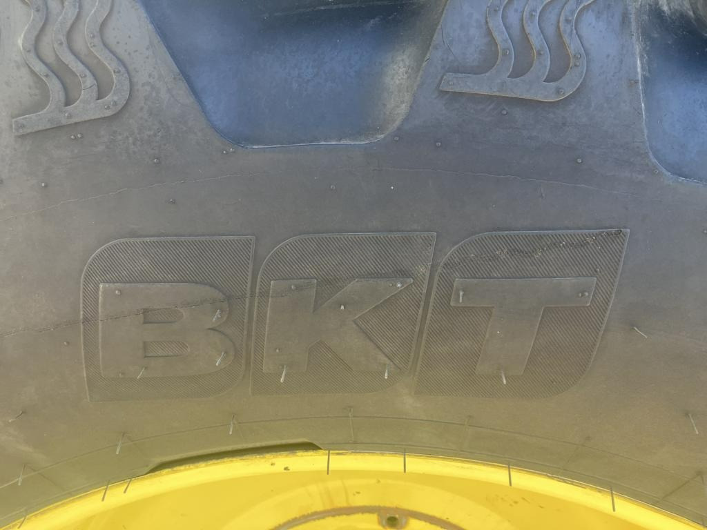 Farm tractor John Deere 6125R: picture 9