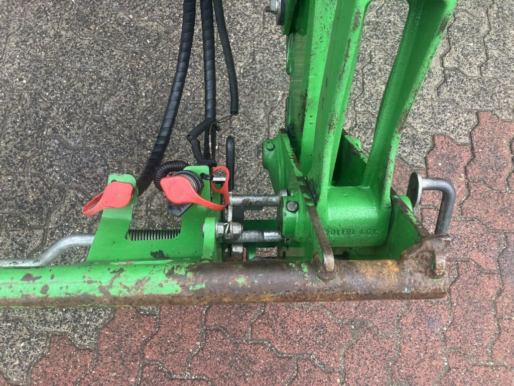 John Deere 6130R - Farm tractor: picture 4 John Deere 6130R - Farm tractor: picture 4