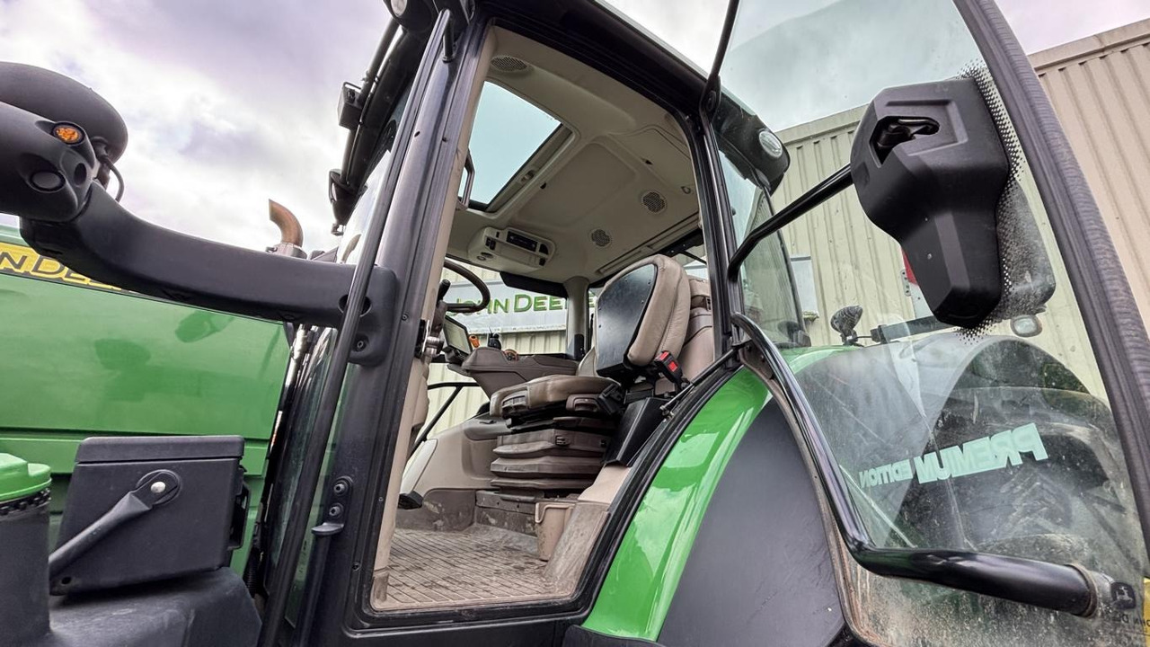 Farm tractor John Deere 6155R: picture 13