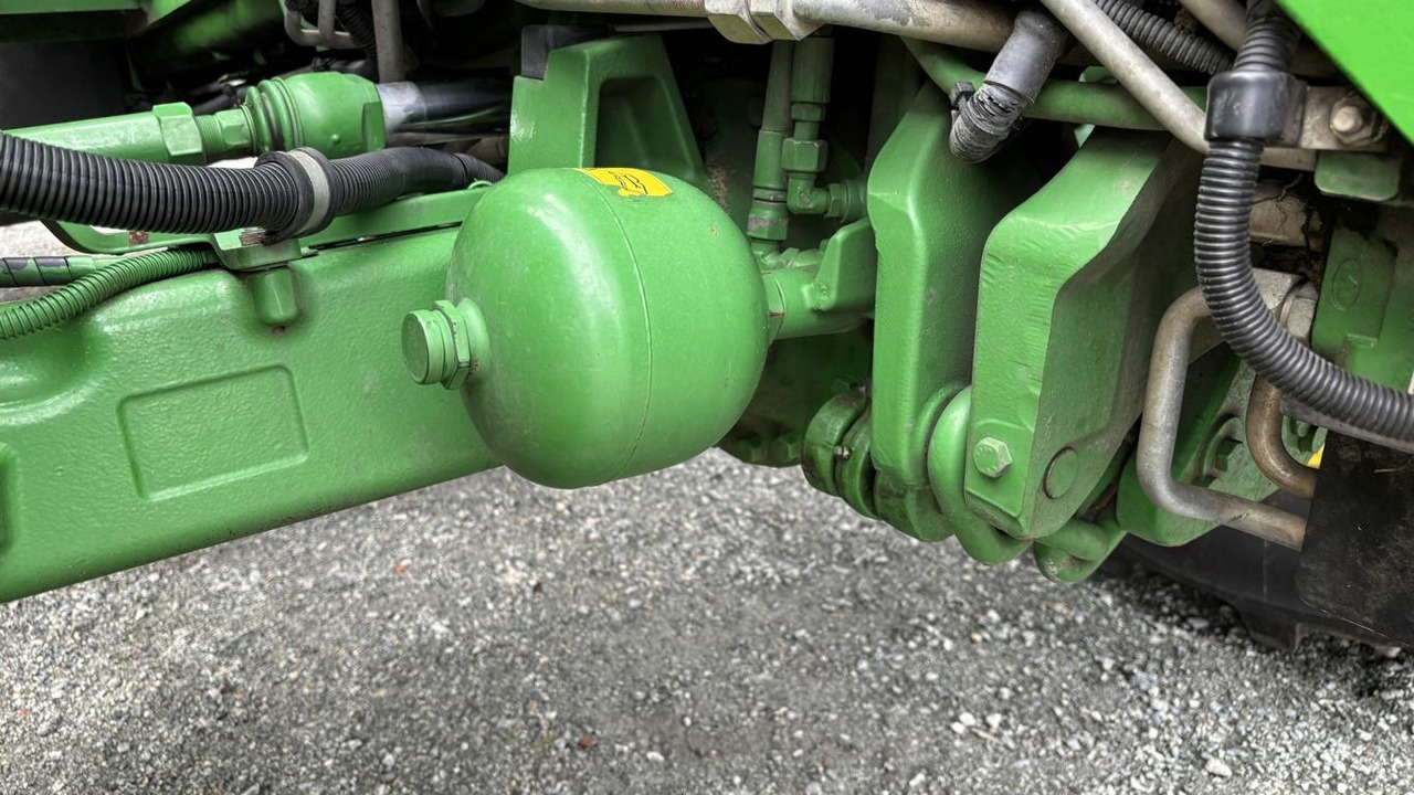 Farm tractor John Deere 6155R: picture 38