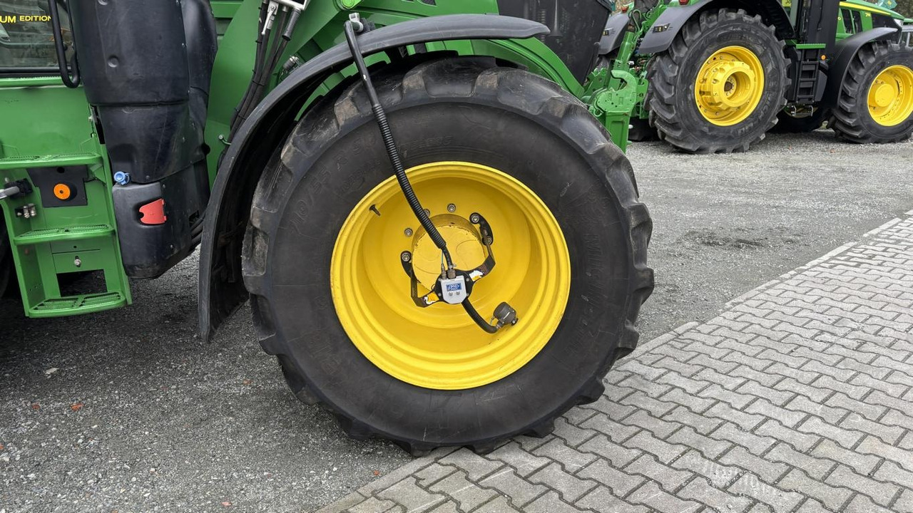 Farm tractor John Deere 6155R: picture 27