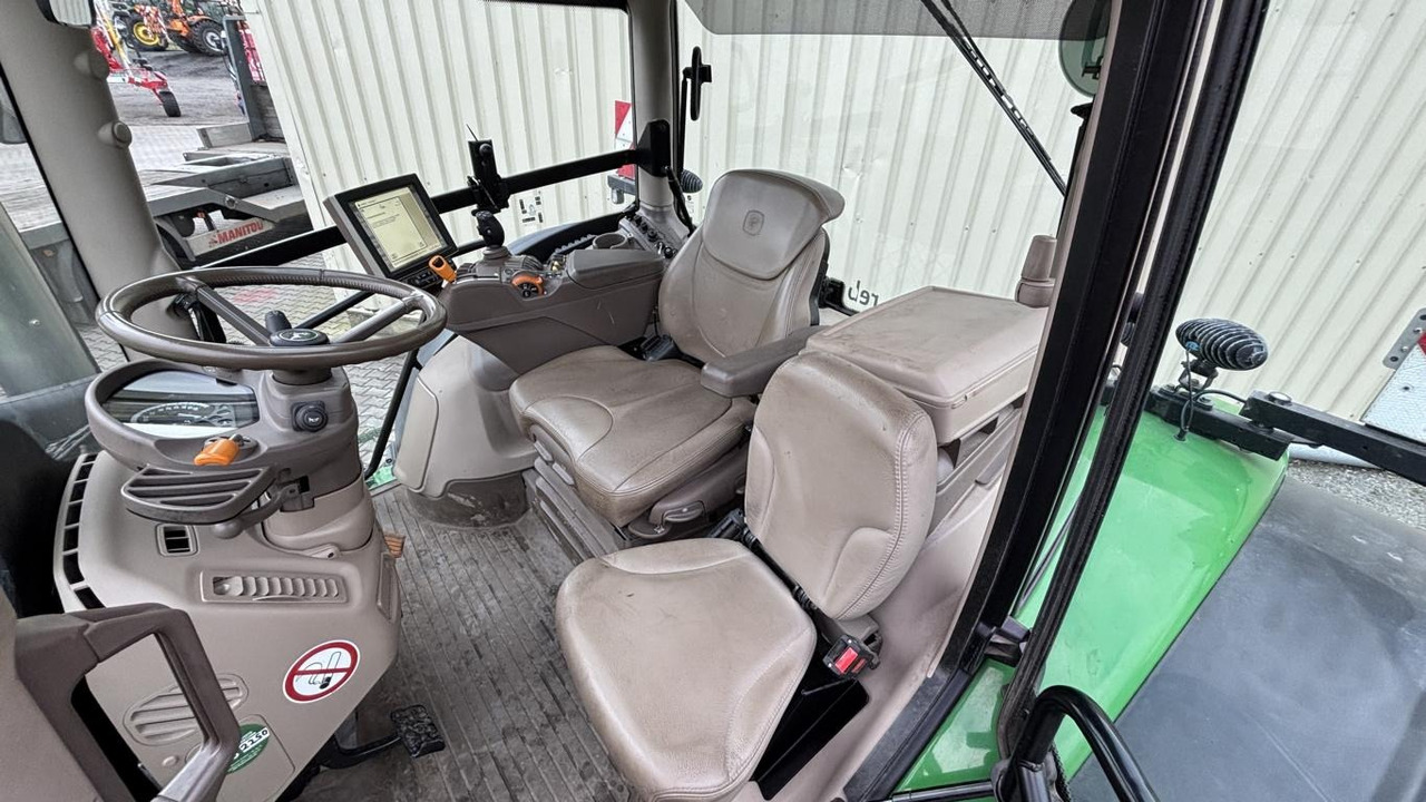 Farm tractor John Deere 6155R: picture 11
