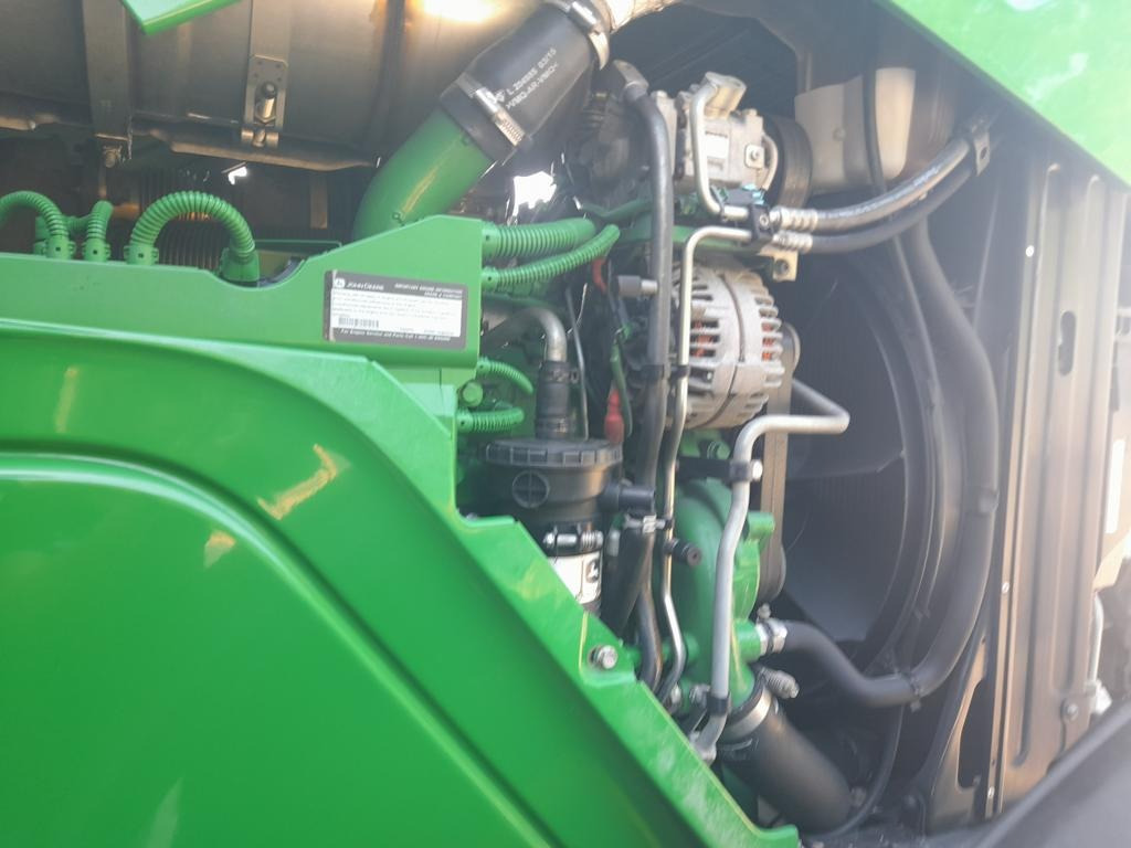John Deere 6215 R - Farm tractor: picture 4 John Deere 6215 R - Farm tractor: picture 4