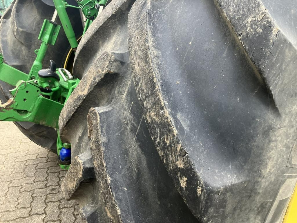 John Deere 6250R - Farm tractor: picture 3 John Deere 6250R - Farm tractor: picture 3