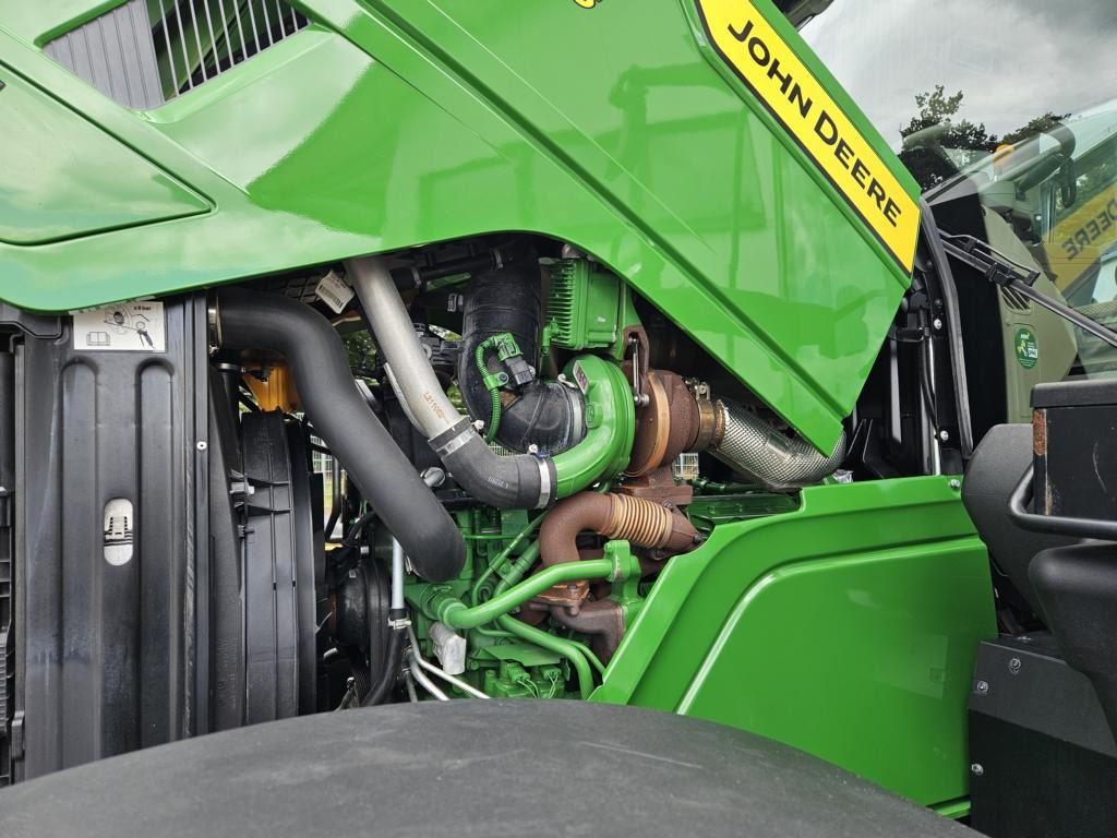John Deere 6R195 - Farm tractor: picture 5 John Deere 6R195 - Farm tractor: picture 5