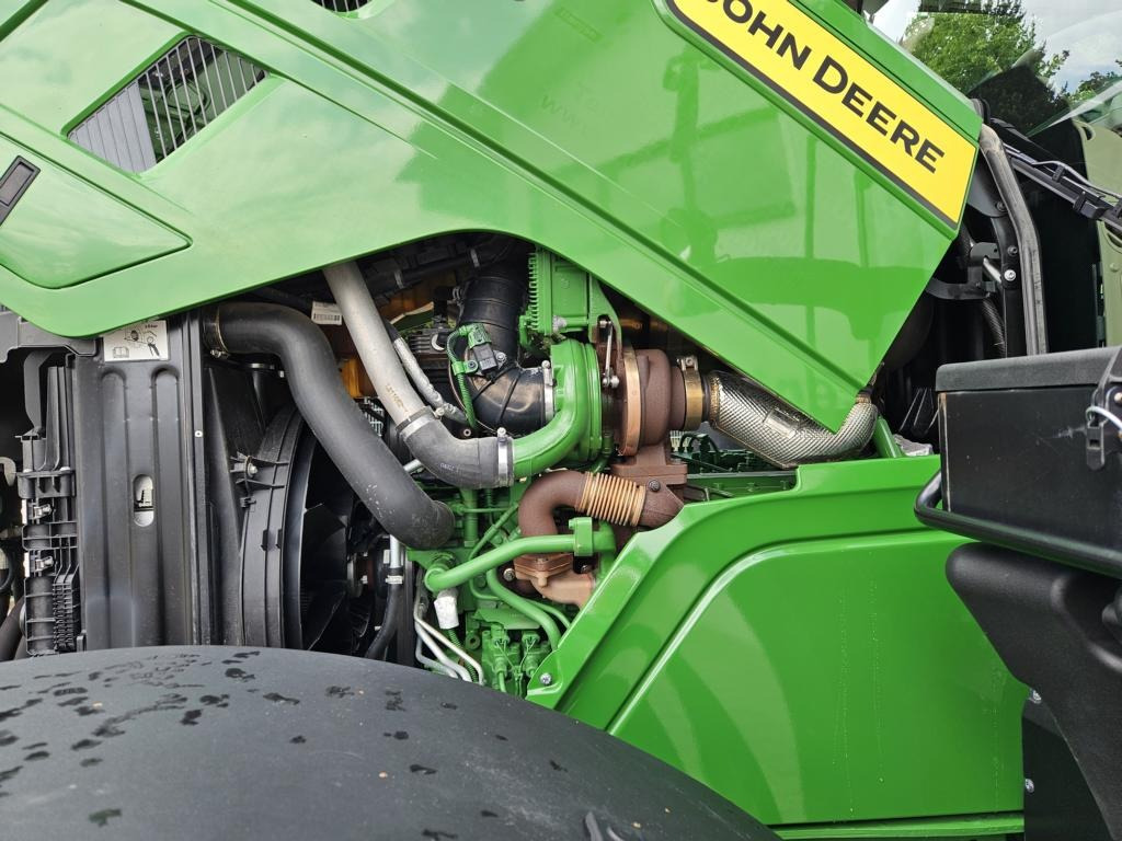 John Deere 6R195 - Farm tractor: picture 5 John Deere 6R195 - Farm tractor: picture 5