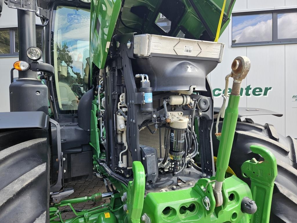 John Deere 6R195 - Farm tractor: picture 3 John Deere 6R195 - Farm tractor: picture 3