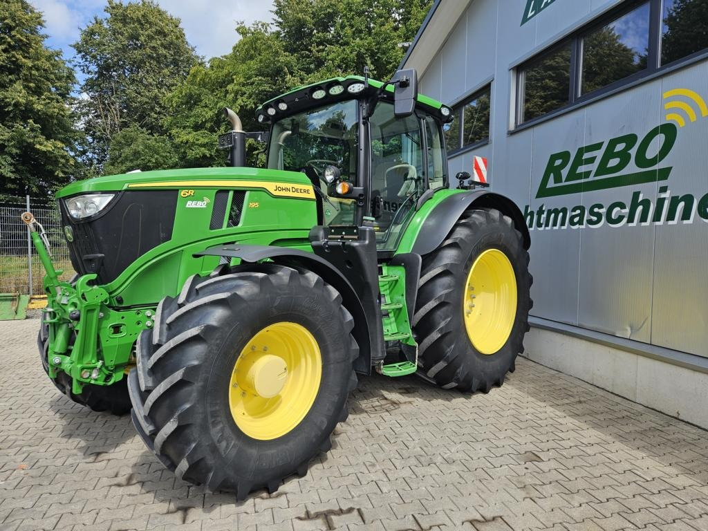 John Deere 6R195 - Farm tractor: picture 1 John Deere 6R195 - Farm tractor: picture 1