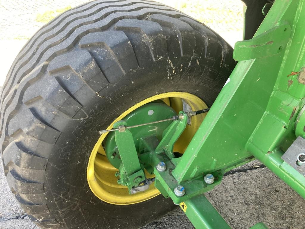 John Deere V461M - Bale wrapper: picture 2 John Deere V461M - Bale wrapper: picture 2