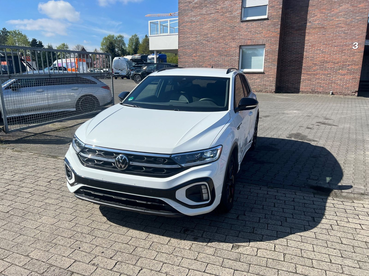Volkswagen T-Roc R-Line 1.0 TSI Black Edition - Car: picture 2 Volkswagen T-Roc R-Line 1.0 TSI Black Edition - Car: picture 2