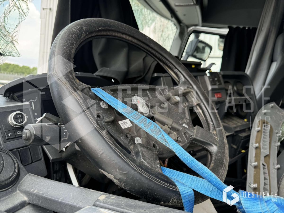 Tractor unit Renault T480: picture 13