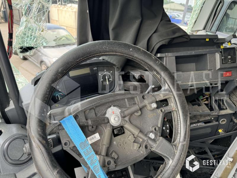 Tractor unit Renault T480: picture 15