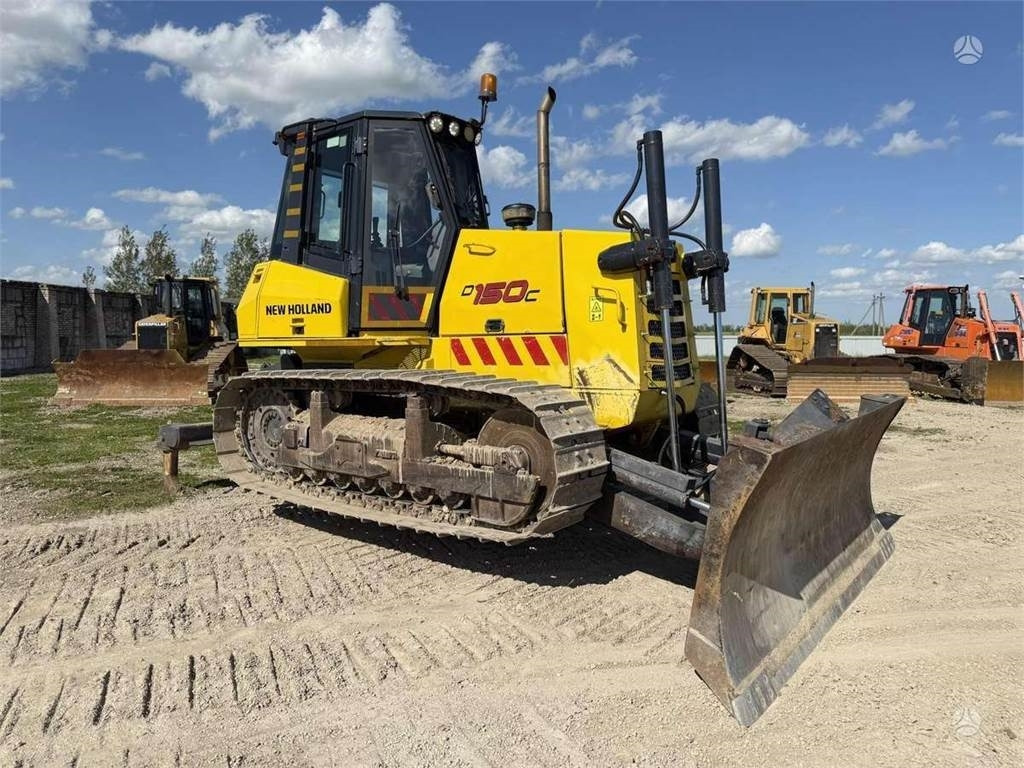 New Holland D150C Ripper - Bulldozer: picture 3 New Holland D150C Ripper - Bulldozer: picture 3