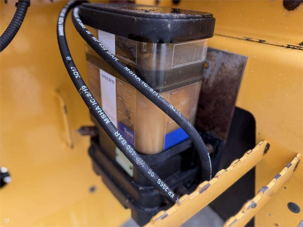 Wheel loader Volvo L 120 F , 4rd line , coupler: picture 14