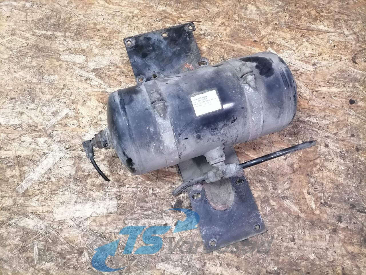 DAF Air tank 1733548 - Universal part for Truck: picture 3 DAF Air tank 1733548 - Universal part for Truck: picture 3