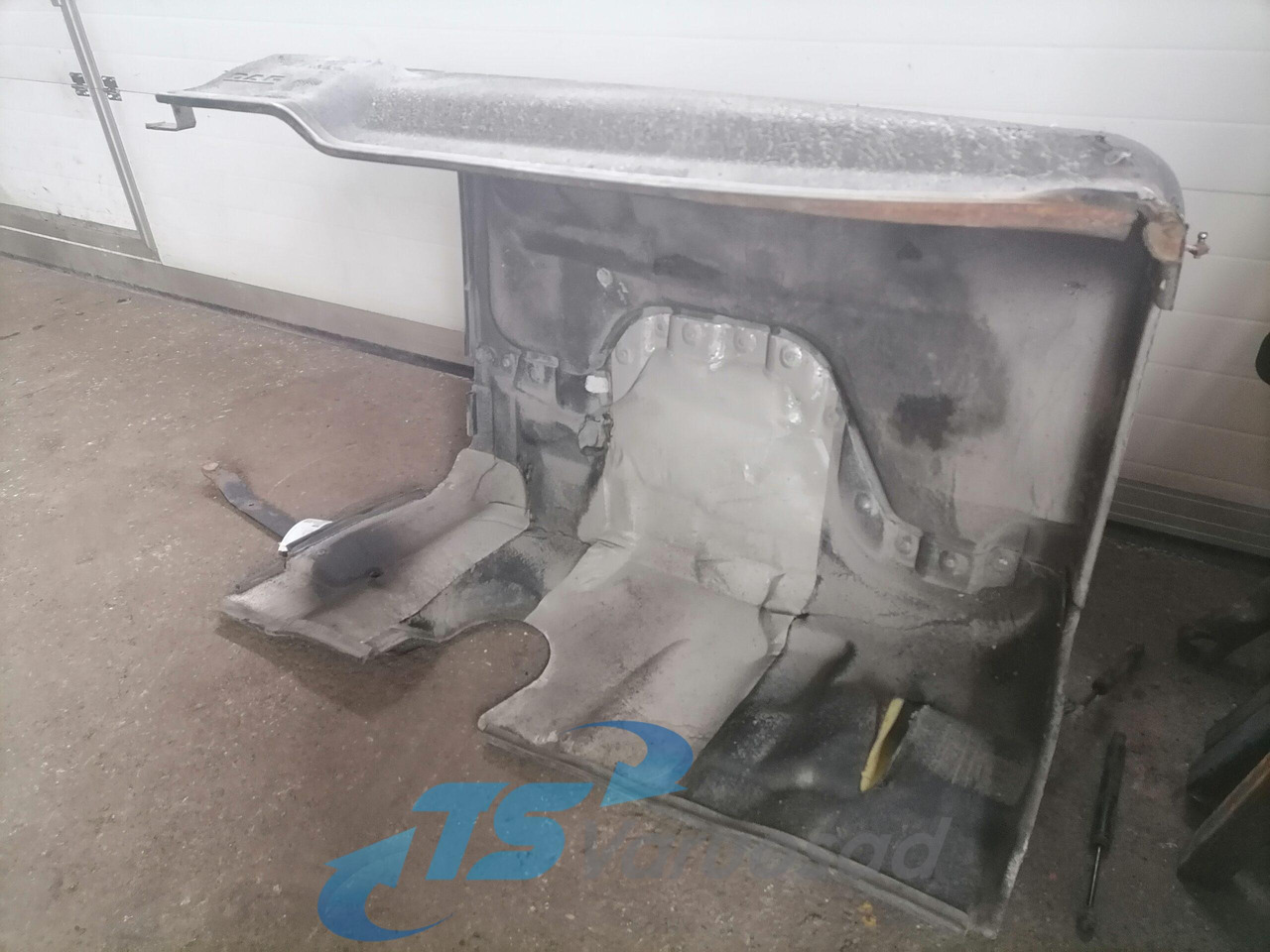 DAF Noise reduction mat under the cab 1683832 - Universal part for Truck: picture 2 DAF Noise reduction mat under the cab 1683832 - Universal part for Truck: picture 2