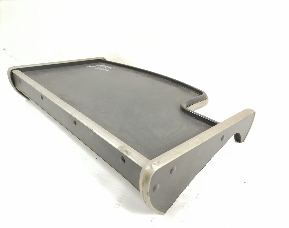 MAN Armatuurlaua pealne lisalaud - Universal part for Truck: picture 3 MAN Armatuurlaua pealne lisalaud - Universal part for Truck: picture 3