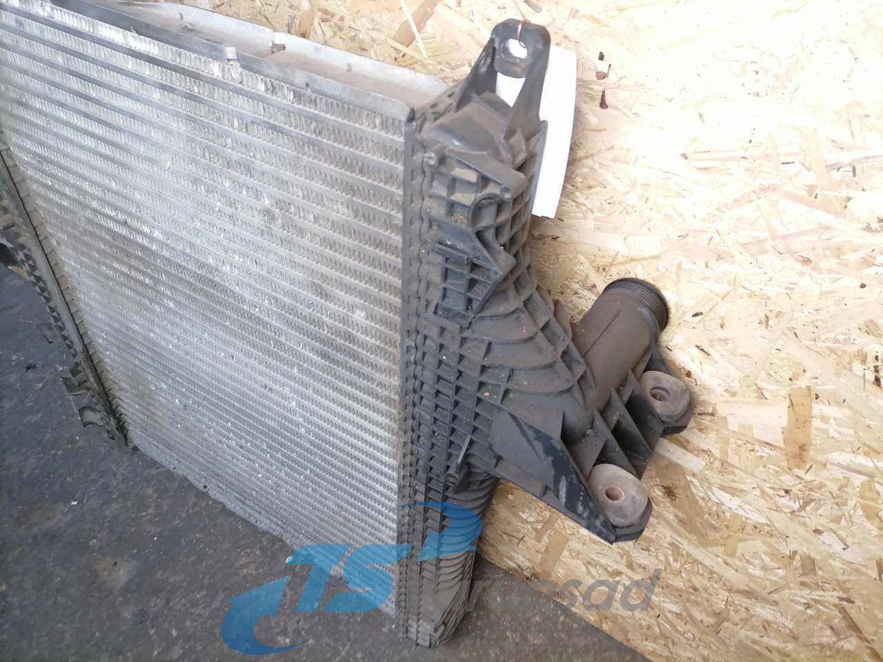 MAN Intercooler radiator 81061006556 - Intercooler for Truck: picture 3 MAN Intercooler radiator 81061006556 - Intercooler for Truck: picture 3
