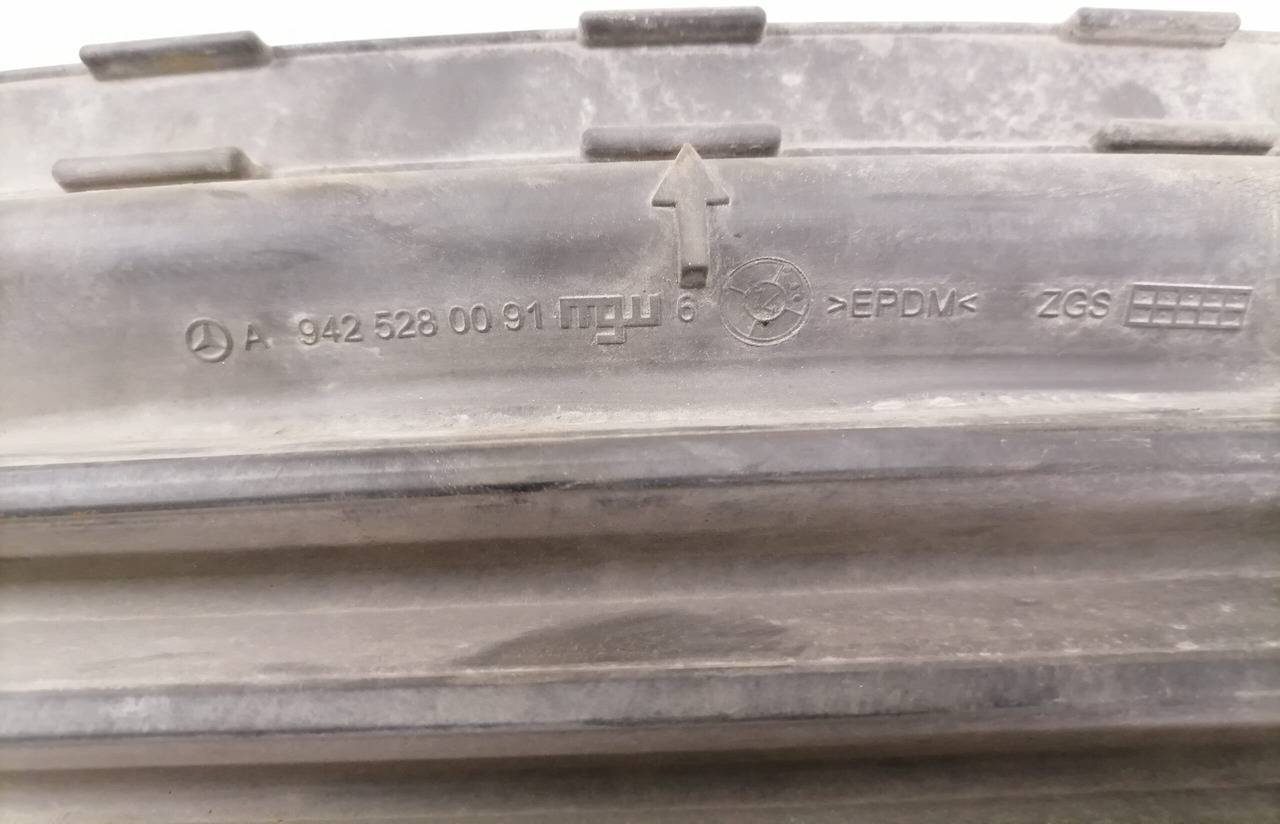 Mercedes-Benz Air intake A9425280091 - Air intake system for Truck: picture 2 Mercedes-Benz Air intake A9425280091 - Air intake system for Truck: picture 2