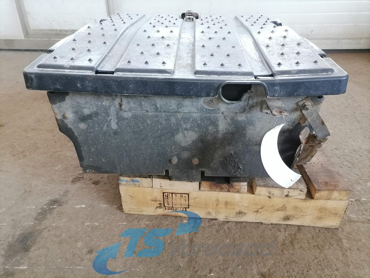 Mercedes-Benz Battery box A9304200268 - Battery for Truck: picture 4 Mercedes-Benz Battery box A9304200268 - Battery for Truck: picture 4