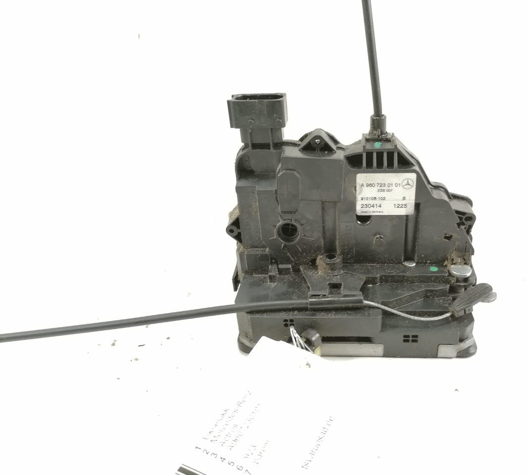 Mercedes-Benz Door lock A9607230101 - Door and parts for Truck: picture 2 Mercedes-Benz Door lock A9607230101 - Door and parts for Truck: picture 2