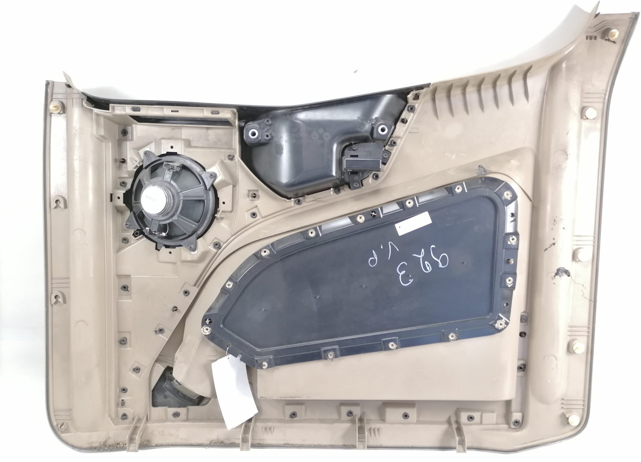 Mercedes-Benz Door trim panel A9607272471 - Door and parts for Truck: picture 2 Mercedes-Benz Door trim panel A9607272471 - Door and parts for Truck: picture 2