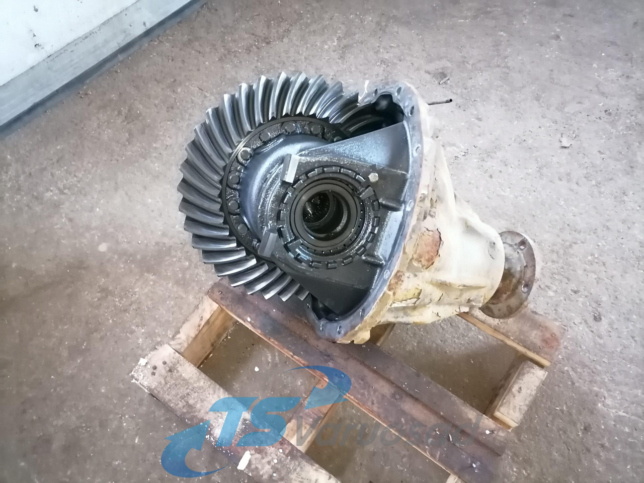 Mercedes-Benz Reduktor HL 6/3 DCLS - 13 / 2,846 A0003504303 - Final drive for Truck: picture 1 Mercedes-Benz Reduktor HL 6/3 DCLS - 13 / 2,846 A0003504303 - Final drive for Truck: picture 1