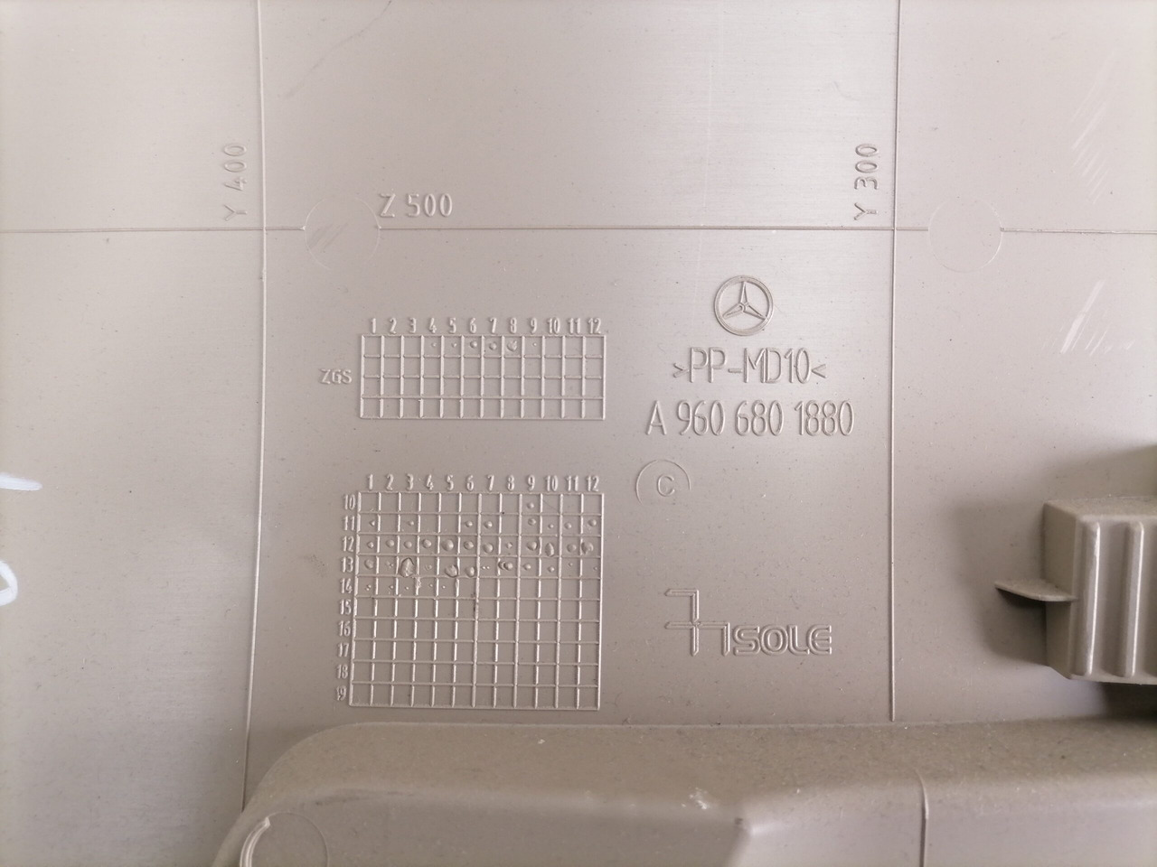Mercedes-Benz Salongi plastik A9606801880 - Universal part for Truck: picture 2 Mercedes-Benz Salongi plastik A9606801880 - Universal part for Truck: picture 2