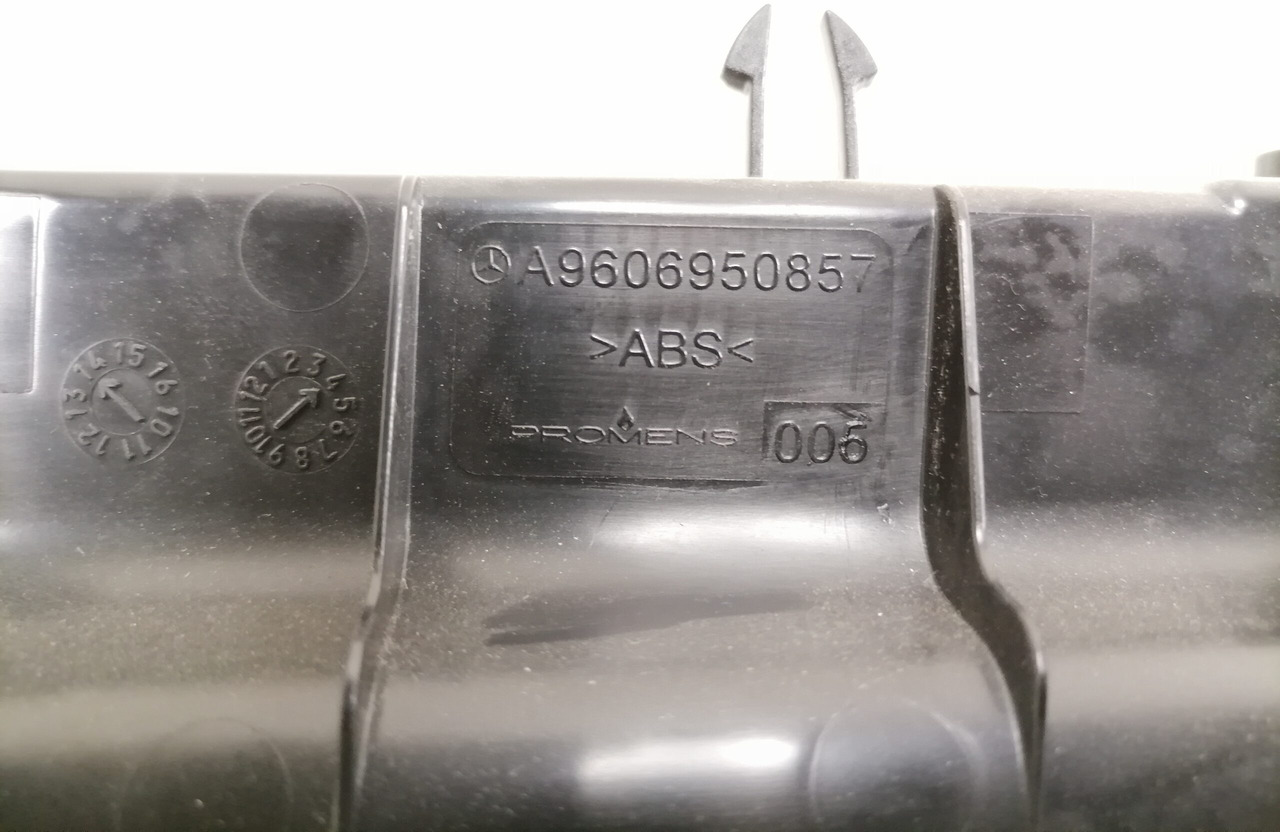 Mercedes-Benz Salongi plastik A9606950857 - Universal part for Truck: picture 3 Mercedes-Benz Salongi plastik A9606950857 - Universal part for Truck: picture 3
