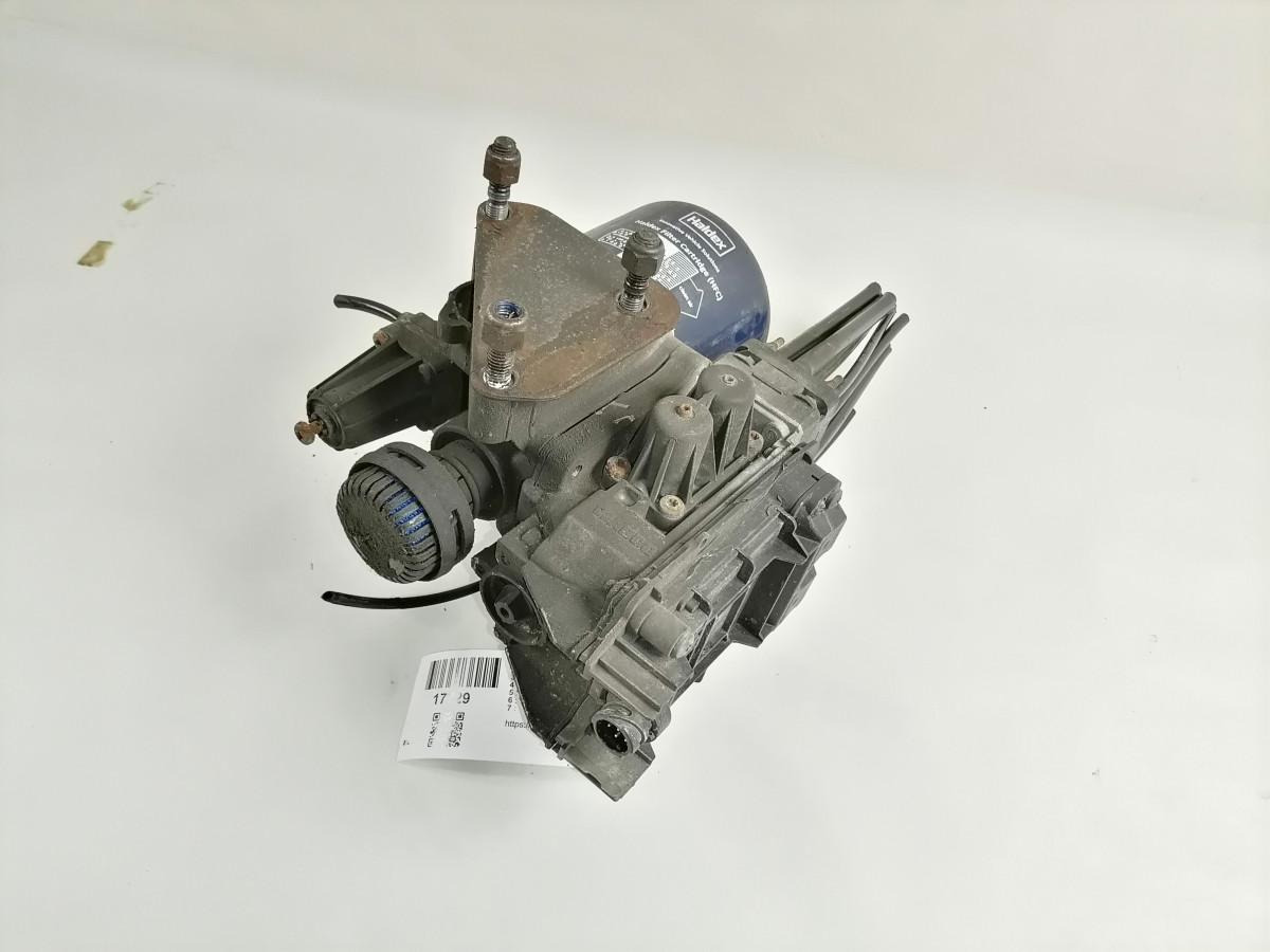 Scania Air dryer 2308777 - Brake valve for Truck: picture 2 Scania Air dryer 2308777 - Brake valve for Truck: picture 2