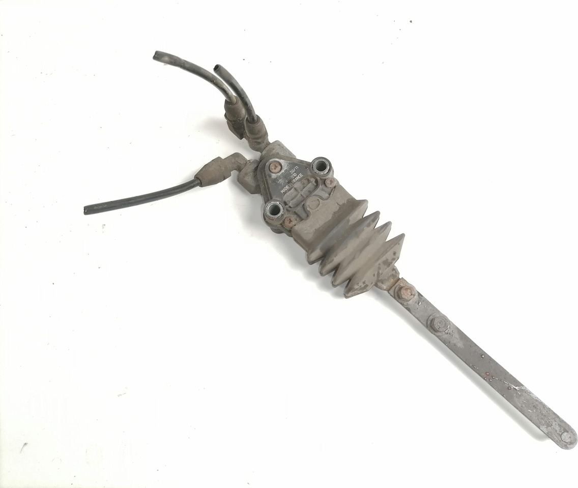 Scania Cab suspension control valve 464007010 - Cab suspension for Truck: picture 1 Scania Cab suspension control valve 464007010 - Cab suspension for Truck: picture 1