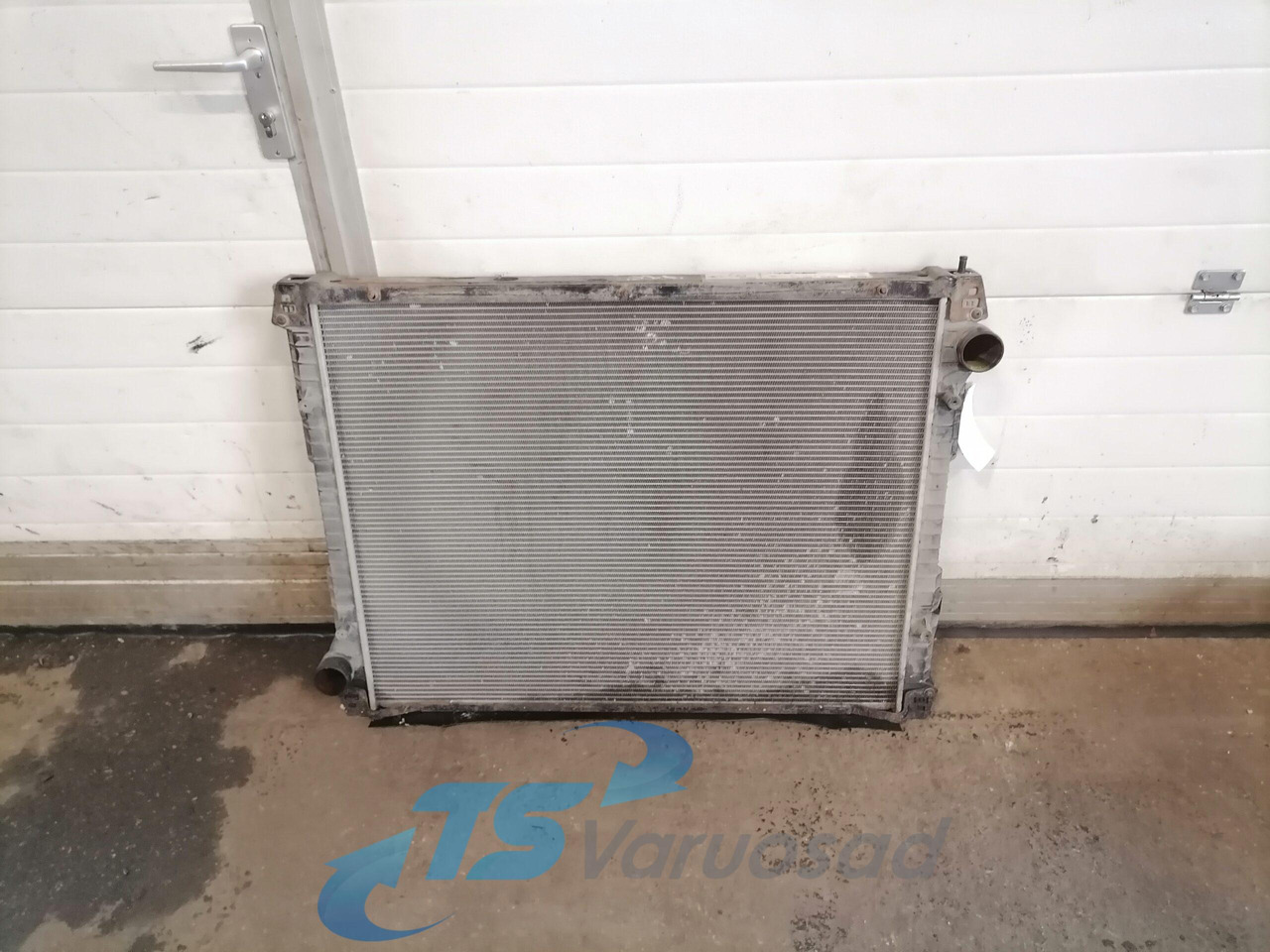 Scania Cooling radiator 1769999 - Radiator for Truck: picture 1 Scania Cooling radiator 1769999 - Radiator for Truck: picture 1