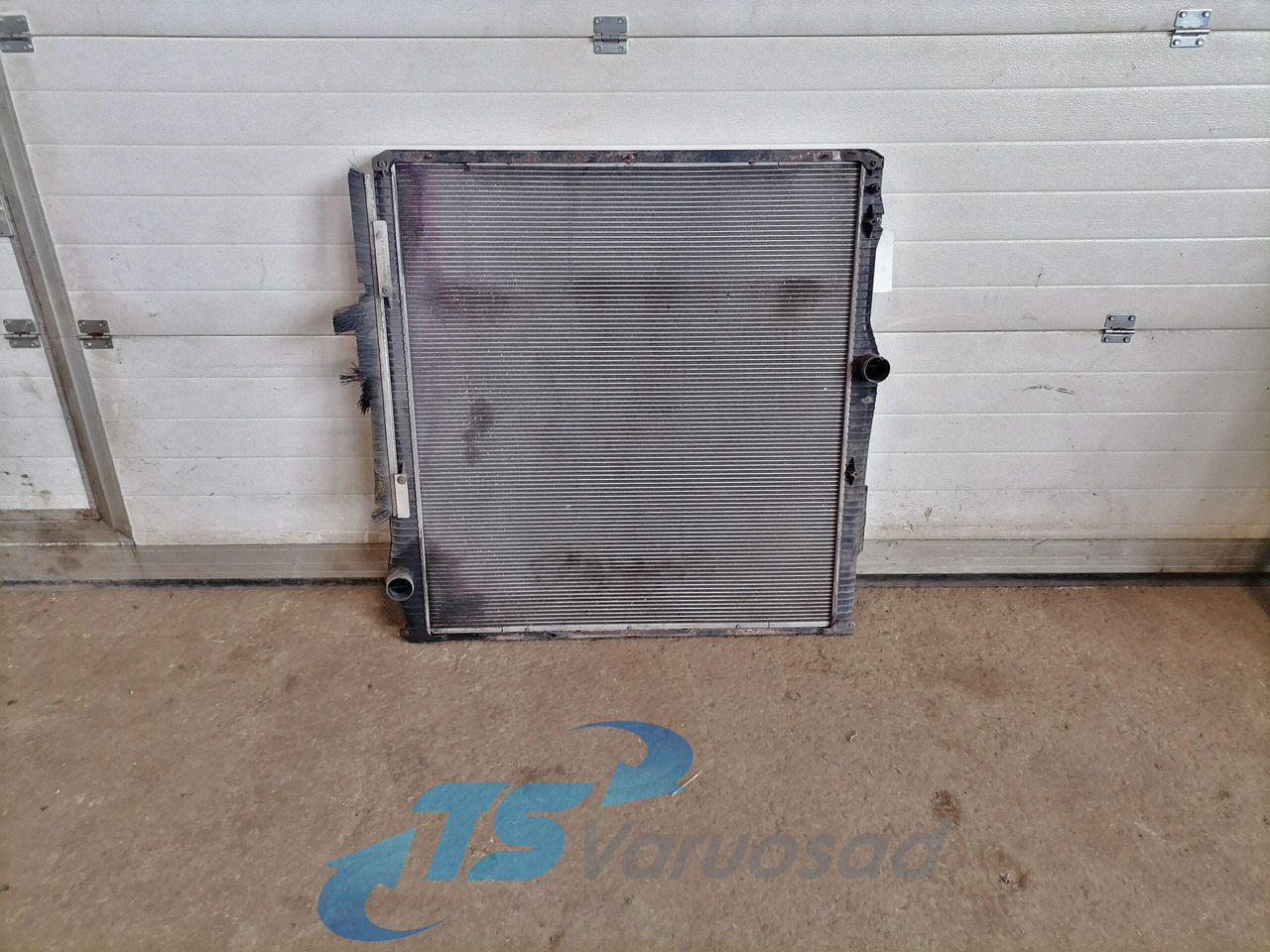 Scania Cooling radiator 1781365 - Radiator for Truck: picture 2 Scania Cooling radiator 1781365 - Radiator for Truck: picture 2